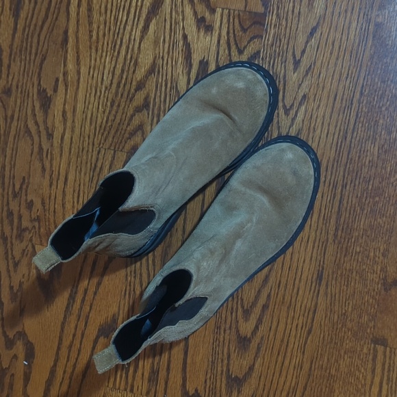 Marc Fisher Suede Boots LTD padmia Tan Lug Sole chunky Heel Chelsea Sz 6.5 - Picture 2 of 9